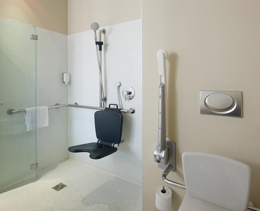 Zimmer mit Kingsize-Bett - Barrierefrei/befahrbare Dusche